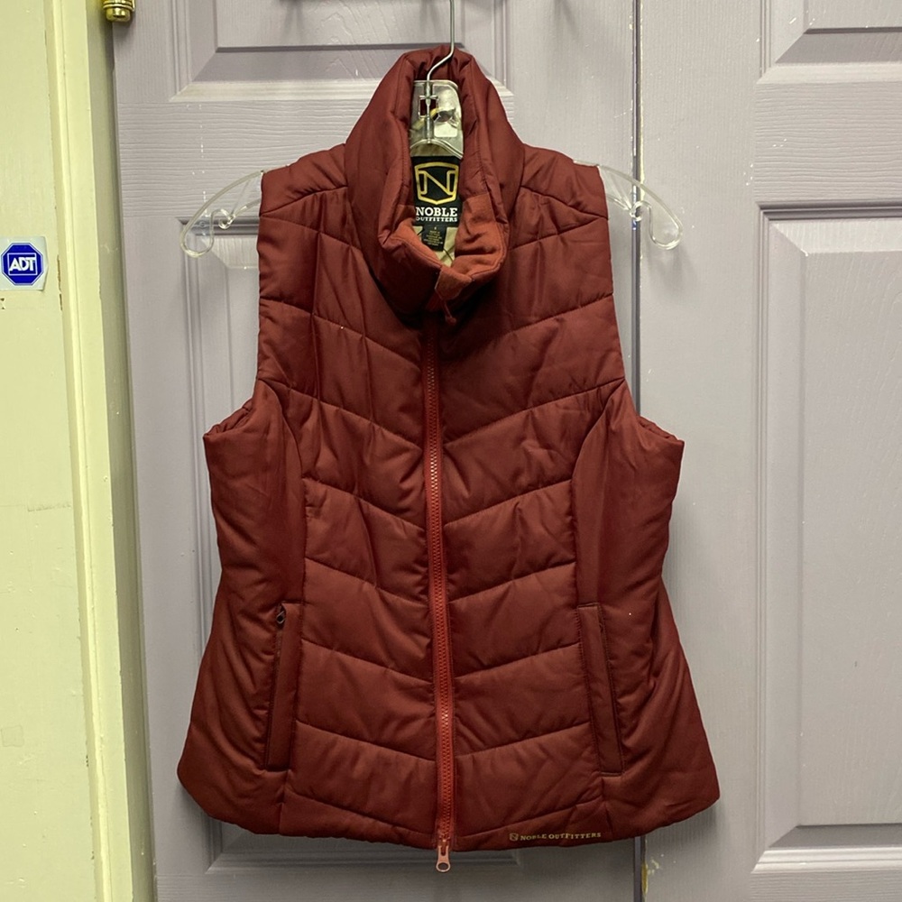 Noble Outfitters puffer vest size small